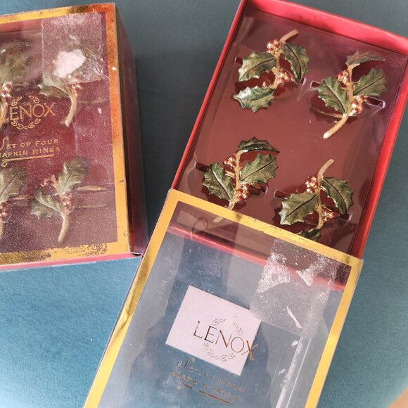 LENOX ~ Napkin Rings ~ Set of 8 ~ Holly Leaves Red Berries ~ Gold and Green - Picture 1 of 3